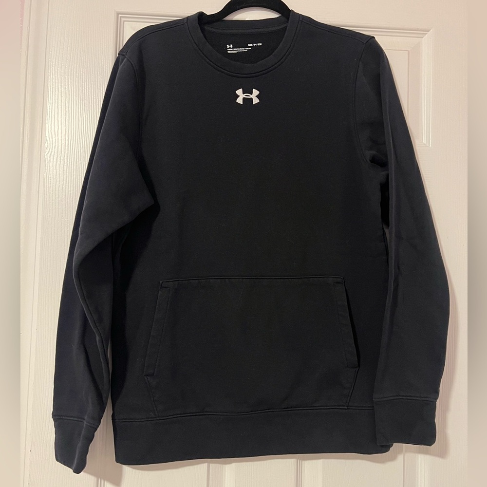 Under armour crewneck with pocket
